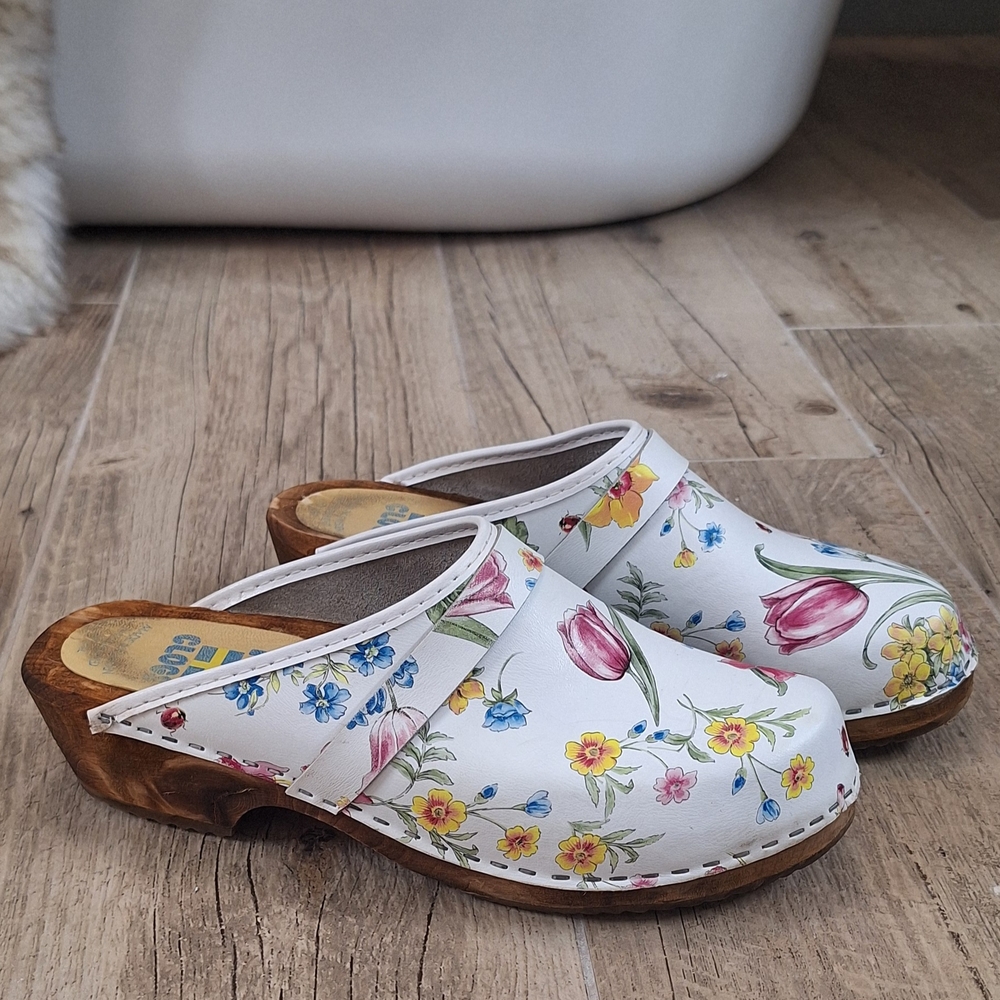 Tessa Clogs Wooden Made In sweden Hand painted Tulips In Vail Sz 41 (10-10.5)